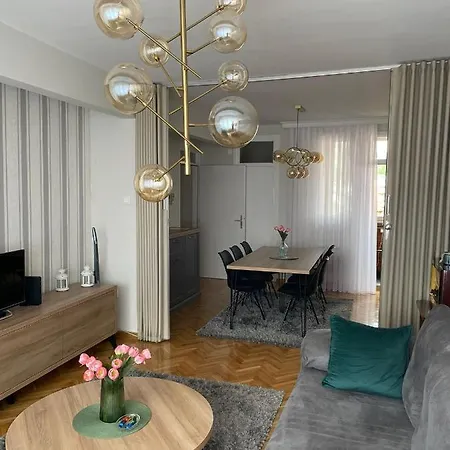 Filip Lux Center 아파트