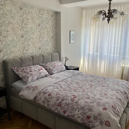 Filip Lux Center 아파트