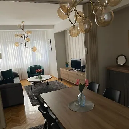 Filip Lux Center 아파트 노비파자르