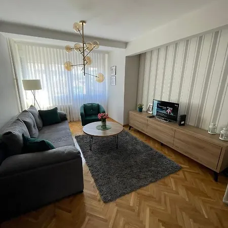 Filip Lux Center 아파트